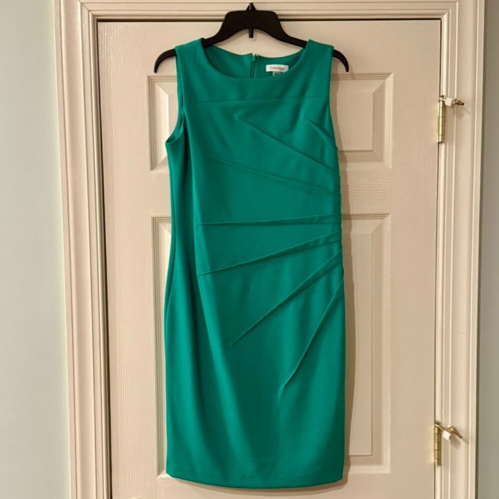 Calvin Klein Sleeveless Sheath with Starburst Detail - Green - Size 10